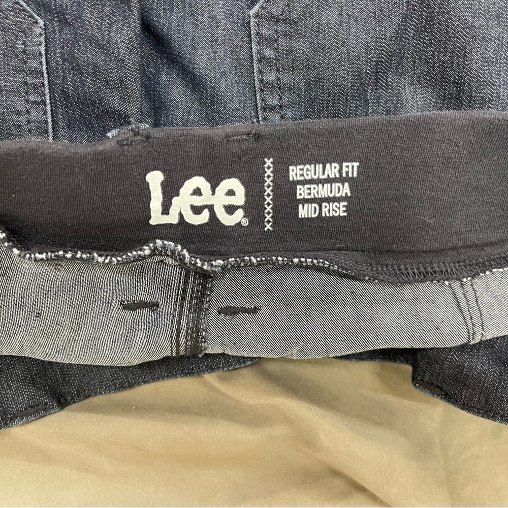 Lee Regular Fit Mid-Rise Bermuda Shorts Size 8 - Picture 4 of 4